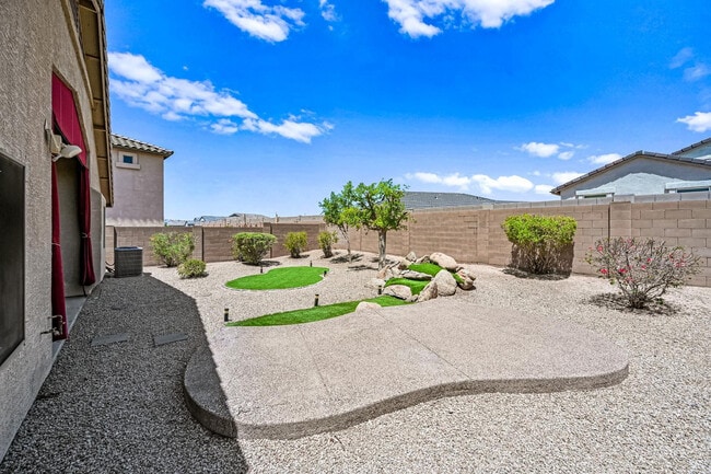 Building Photo - 8205 S 45th Ln