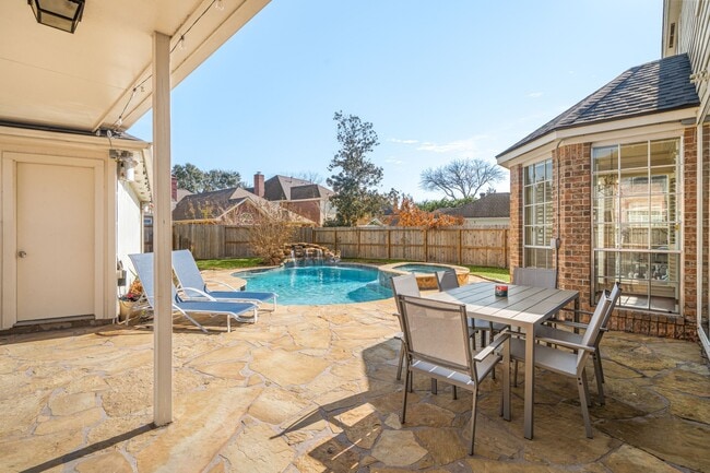 Building Photo - 5007 Cambridge St