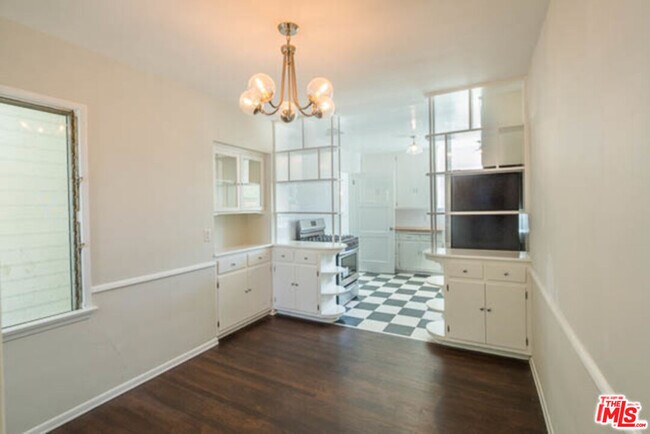 Building Photo - 2117 Alcyona Dr