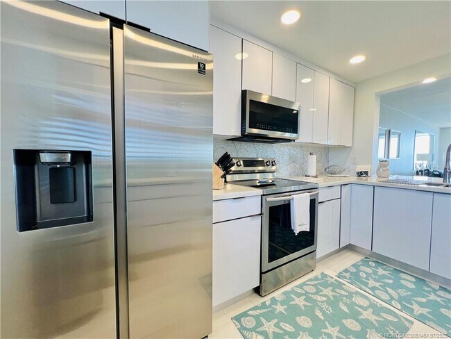 Building Photo - 4200 N Hwy A1A