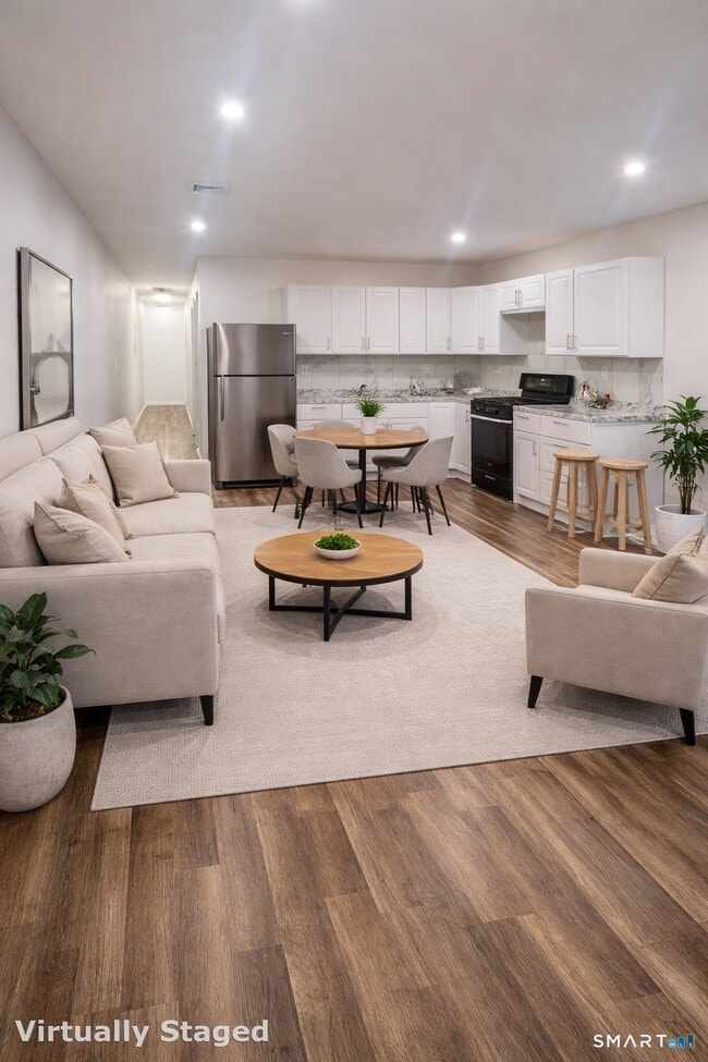 Building Photo - 1415 Stratford Ave