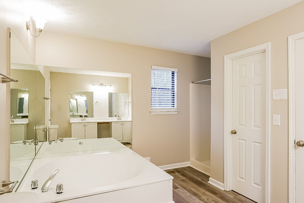 Building Photo - 6826 Creekwood Dr