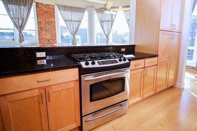 Building Photo - 51 Lafayette St