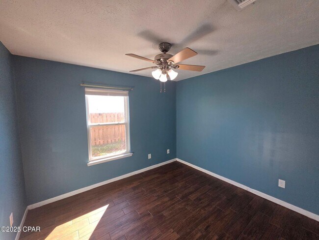 Building Photo - 209 S Maryella Ave