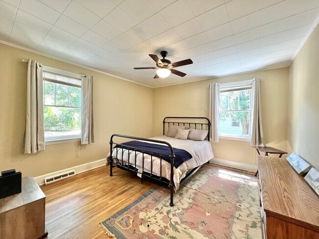 Building Photo - 1266 Pinecrest Dr