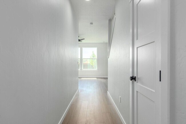 Building Photo - 6821 W Riverwood St