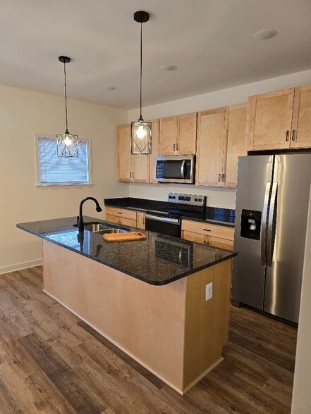 Building Photo - 1402 Appaloosa Ct