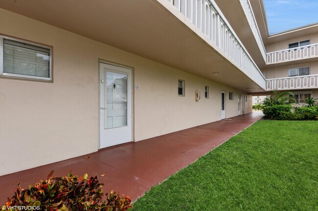 Building Photo - 2581 Garden Dr S