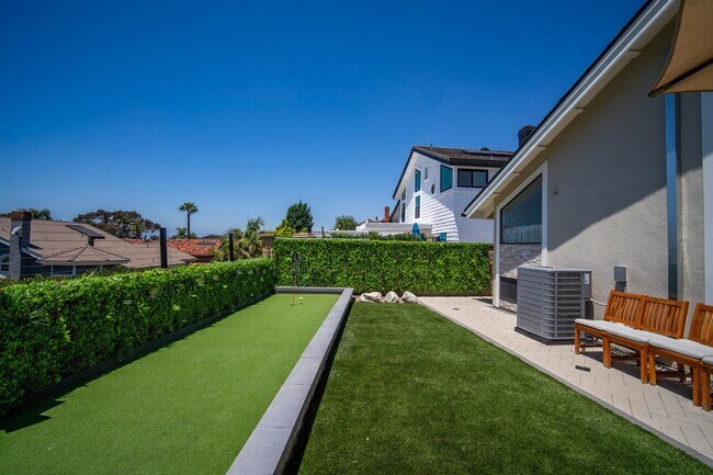 Building Photo - Experience Coastal Living at Its Finest in...