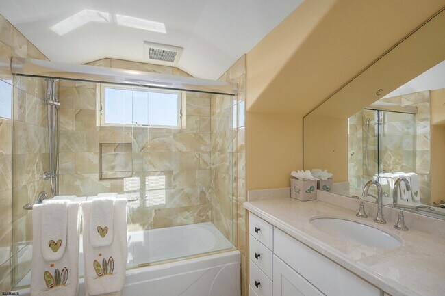 Building Photo - 7611 Ventnor Ave