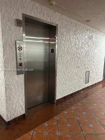 Building Photo - 9678 Fontainebleau Blvd