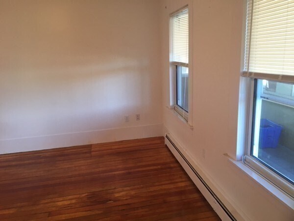 Building Photo - 664 Humphrey St