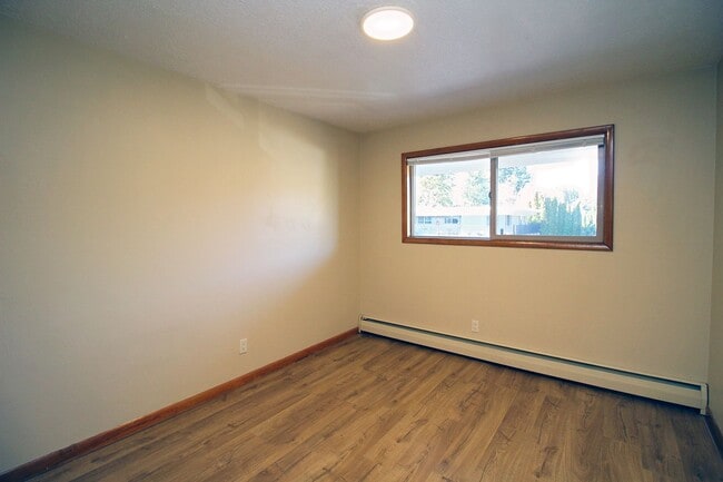 Building Photo - 3200-3236 SW Marigold St