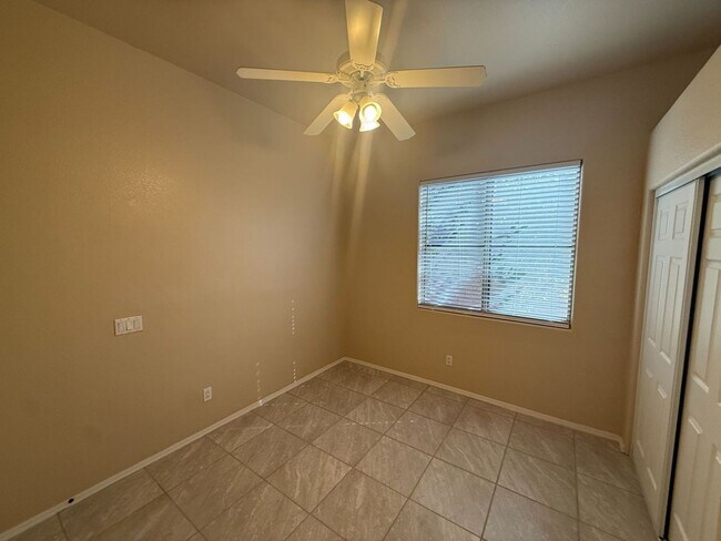 Building Photo - 3260 E Isabella Ave