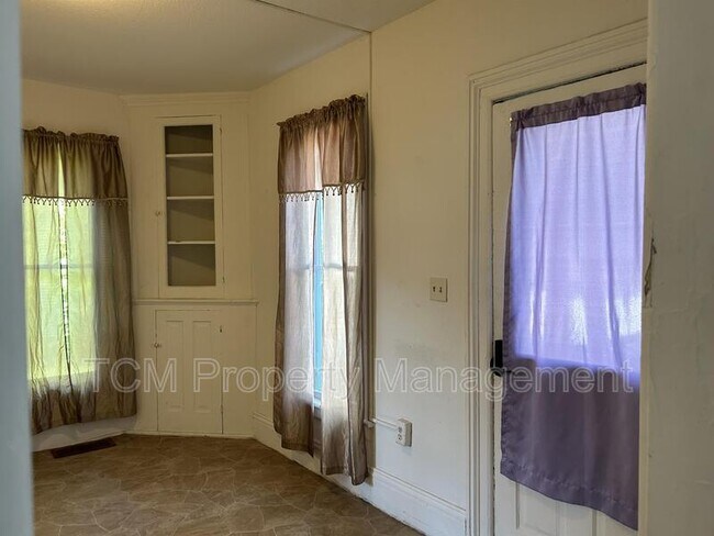 Building Photo - 1308 E North St