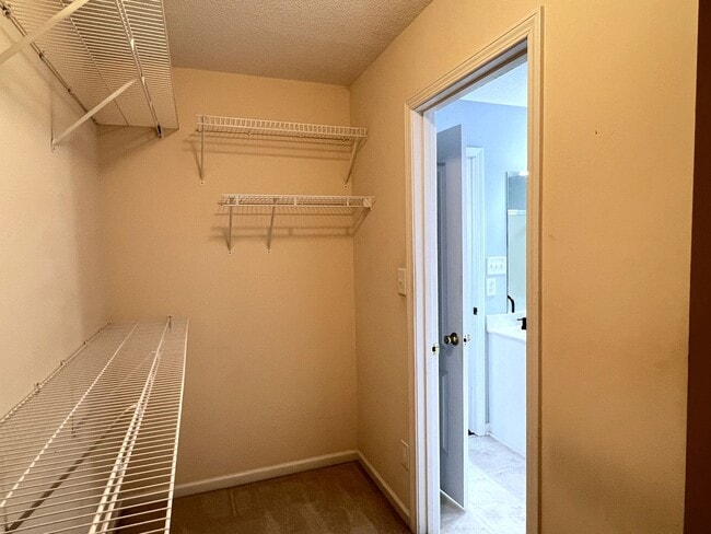 Building Photo - Absolutely Adorable Home Near Lake Joy Elementary