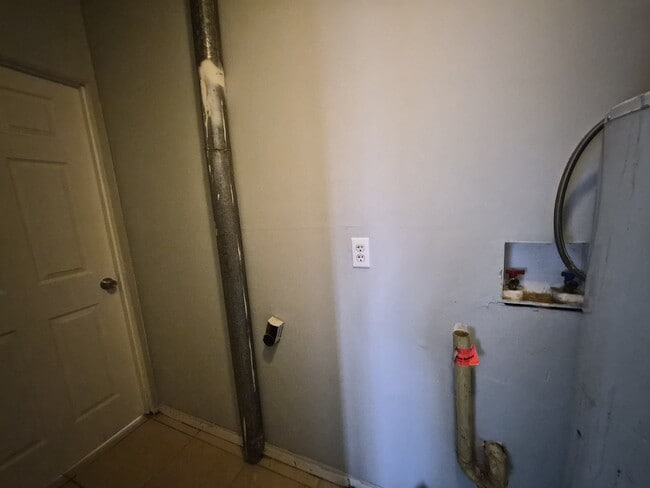 Building Photo - 3526 Luewan Ct