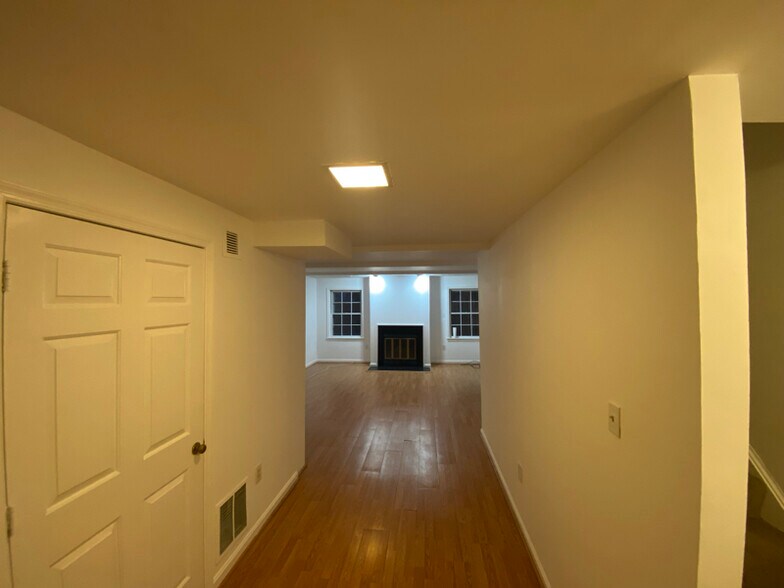 Building Photo - 8160 Cliffview Ave