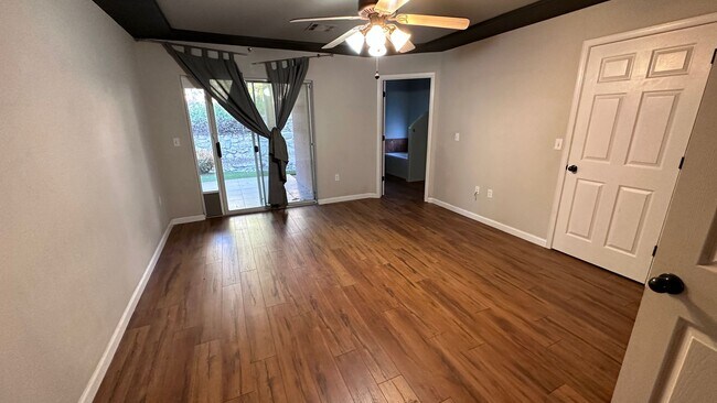 Building Photo - Beautiful 3 Bedroom 2 Bathroom with Low Ma...