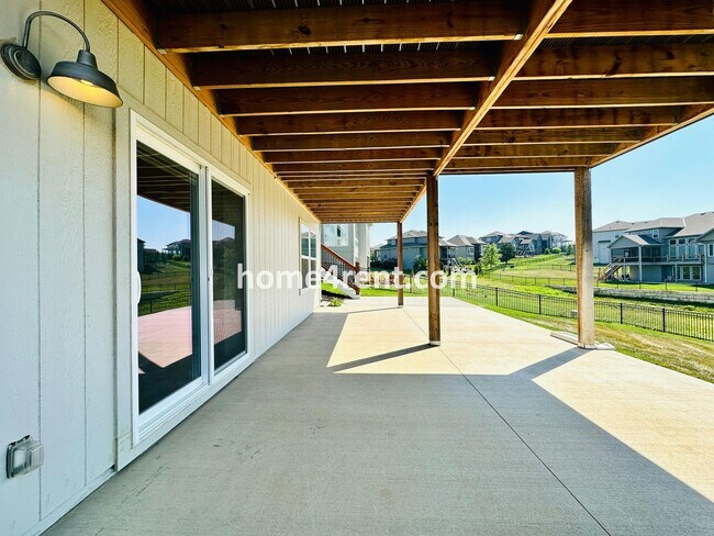 Building Photo - Exceptional Olathe Home in the Cedar Creek Subdivision w/ Wood Floors and a Finished Basment!