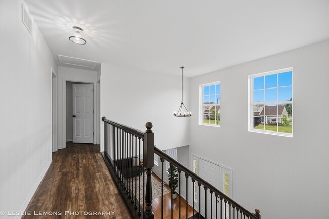 Building Photo - 6816 Twin Falls Dr