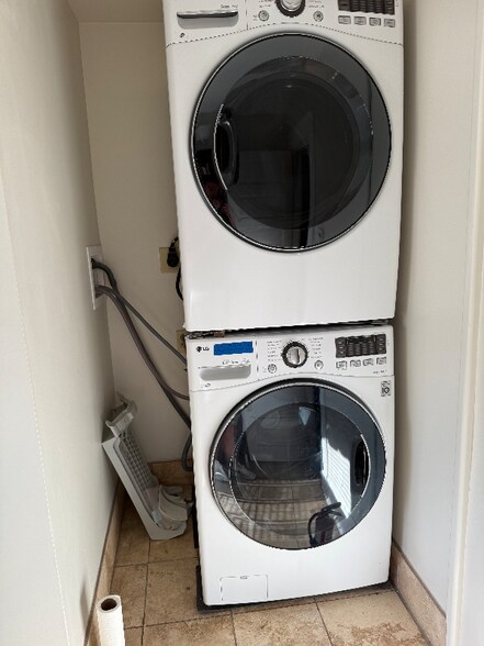 Building Photo - 4012 Gilmore Ave