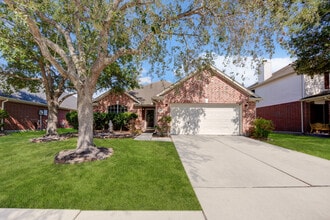 Building Photo - 18818 Woodbreeze Dr