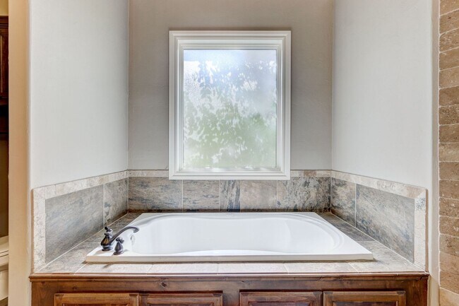 Building Photo - Luxury Living in Rosecreek – 4-Bedroom Home in Deer Creek Schools!