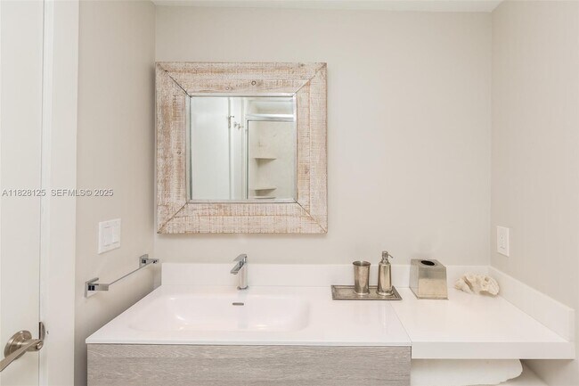 Building Photo - 1830 S Ocean Dr