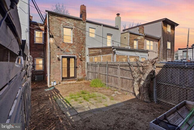 Building Photo - 1619 5th St NW