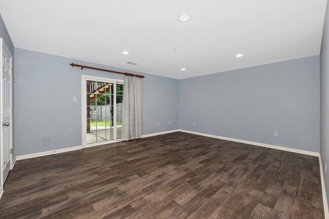Building Photo - Twin Arch Crossing Rental