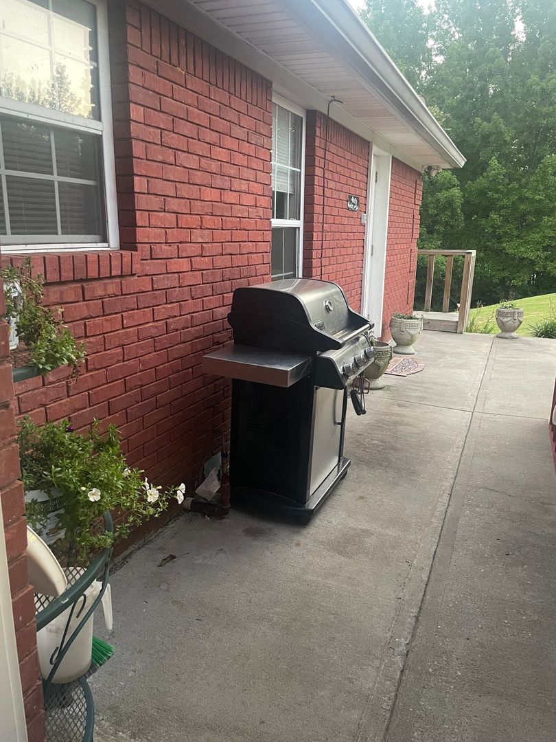 Building Photo - 174 Schools Dr