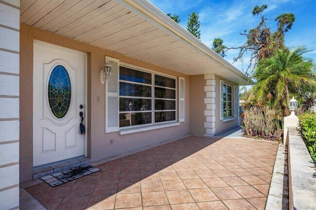 Building Photo - 320 San Rafael Ave