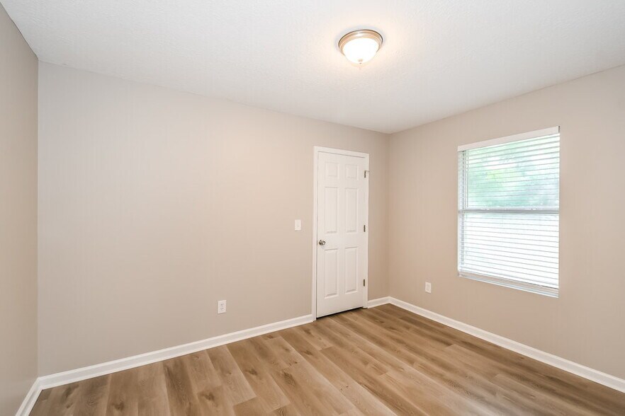 Building Photo - 1233 Homard Pl