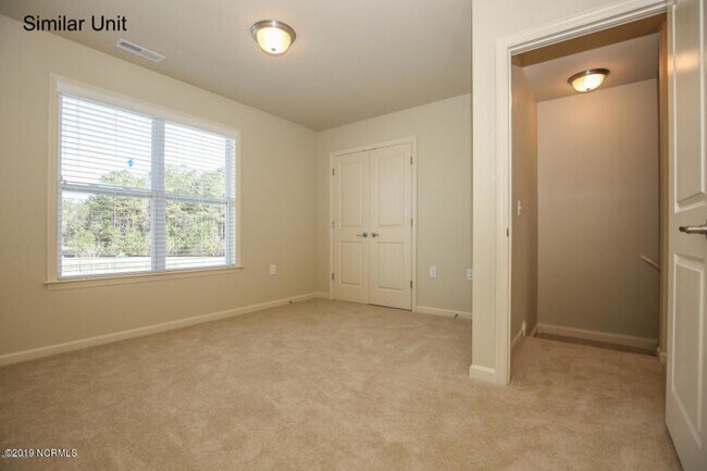 Building Photo - Townhome in Midway Park - Boyington Place!