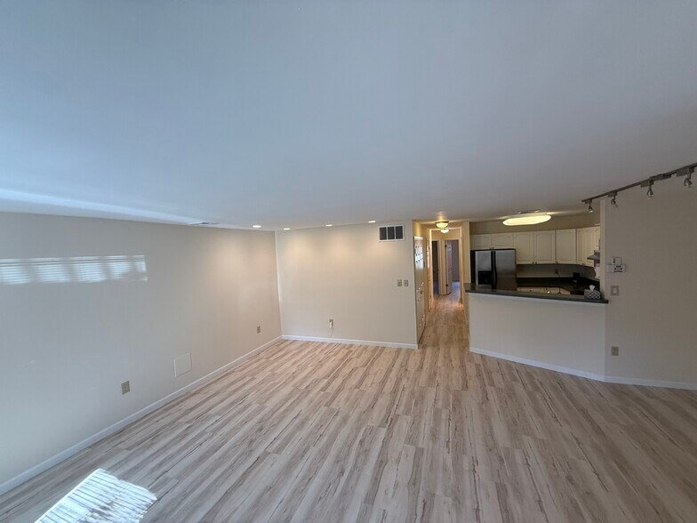 Building Photo - 304 Saint Michaels Walk