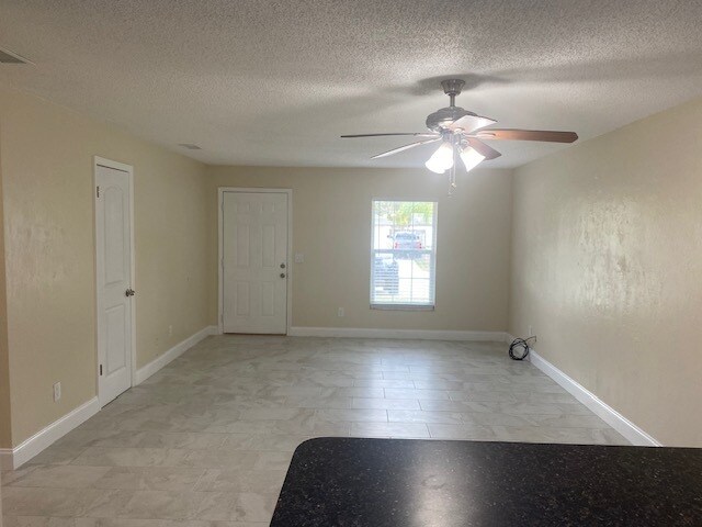 Building Photo - 2314 Fern Palm Dr