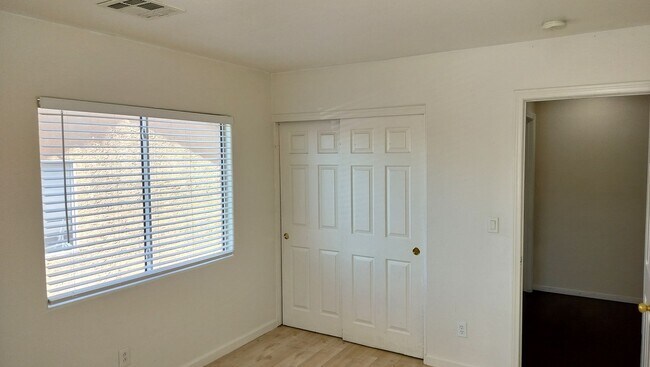 Building Photo - Spacious 4-Bedroom in Gated Copper Creek w...