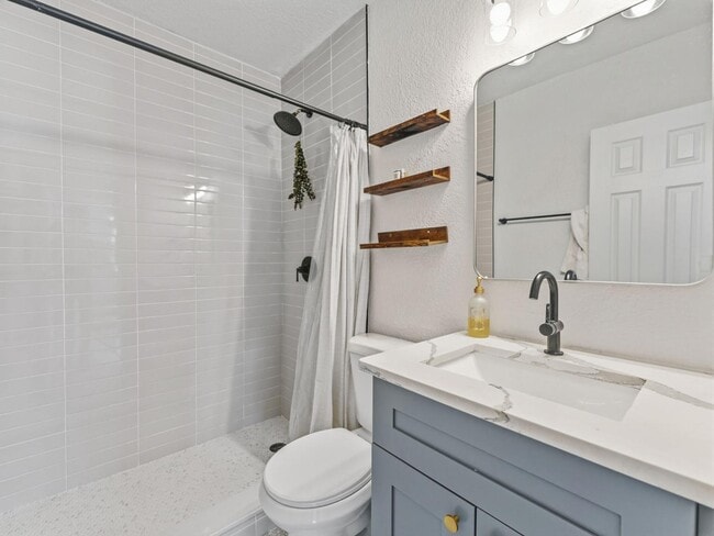 Building Photo - 4085 Neptune Dr SE