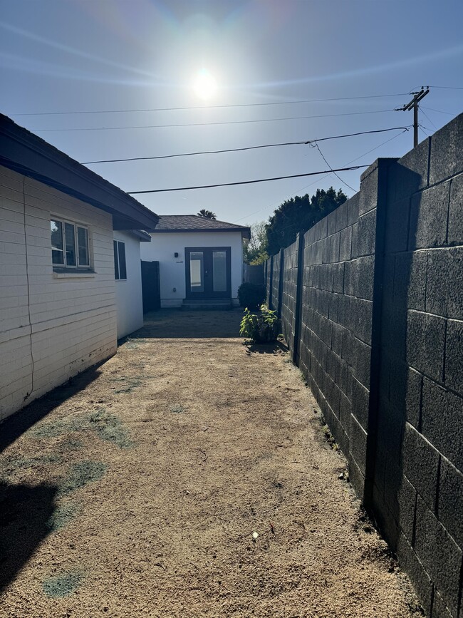 Building Photo - 3342 N 17th Ave
