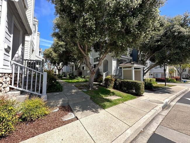 Building Photo - 1 Passage Ln