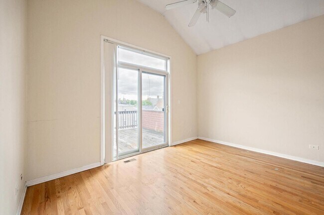 Building Photo - 3543 S Hamilton Ave