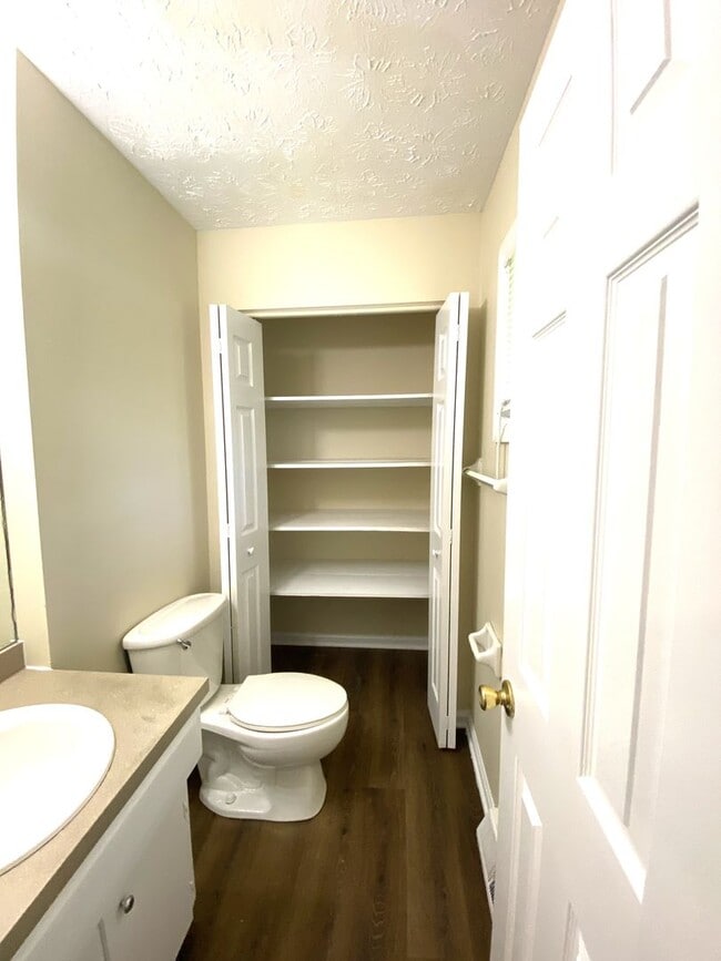 Building Photo - 1505 Kelly Cir