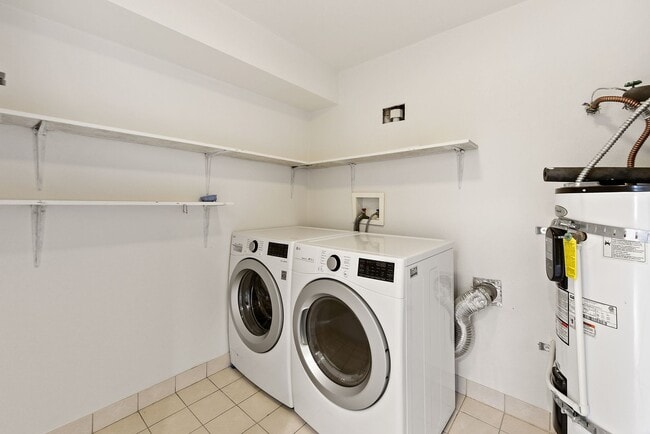 Building Photo - Charming 4 Bedroom 2 Bath single family house in Columbia City