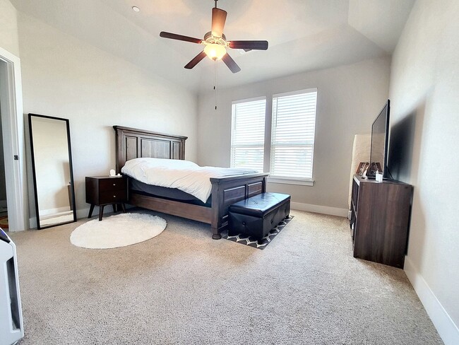 Building Photo - Modern 3/BR 2.5/Bath Home with Covered Dec...
