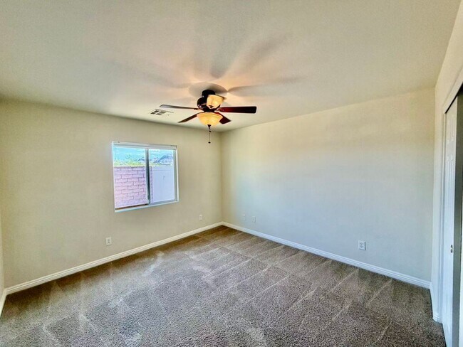 Building Photo - CUTE ONE STORY TOWNHOME