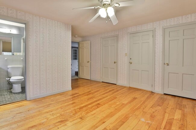 Building Photo - 334 S River Rd