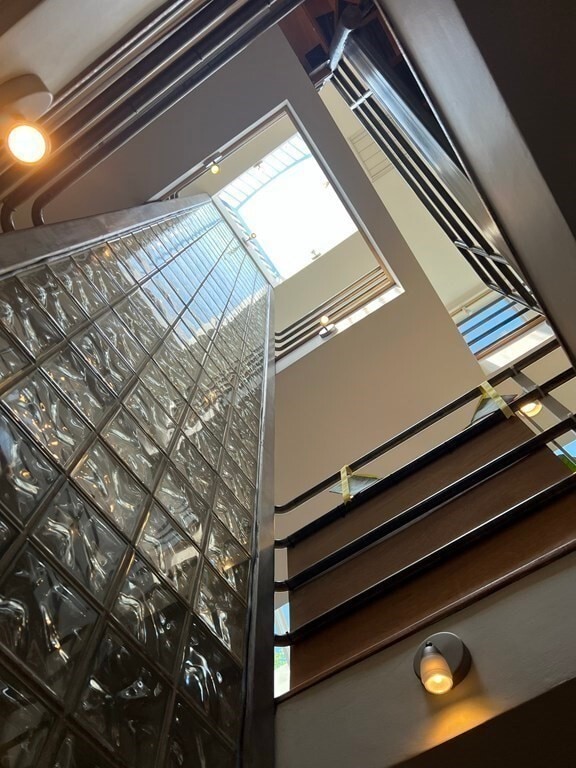 Building Photo - 33 Lawrence St