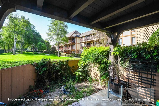 Building Photo - Remodeled Condo in Gated Community!