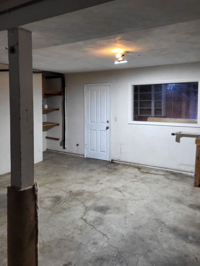 Building Photo - 970 Cascade Dr NW